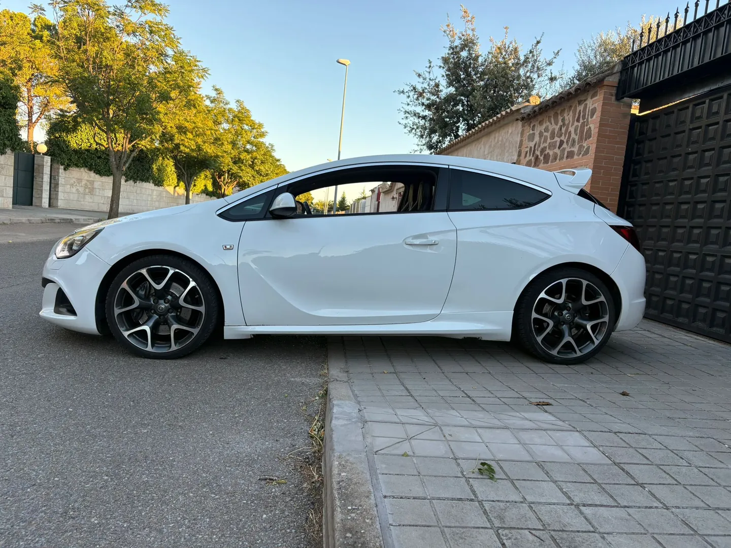 Opel Astra GTC 2.0T OPC 3p SS Opel Astra deportivo, 2.0 turbo SS OPC GTL GTC 2.0T 280 OPC 3p SS - AUTOS BEYSANT