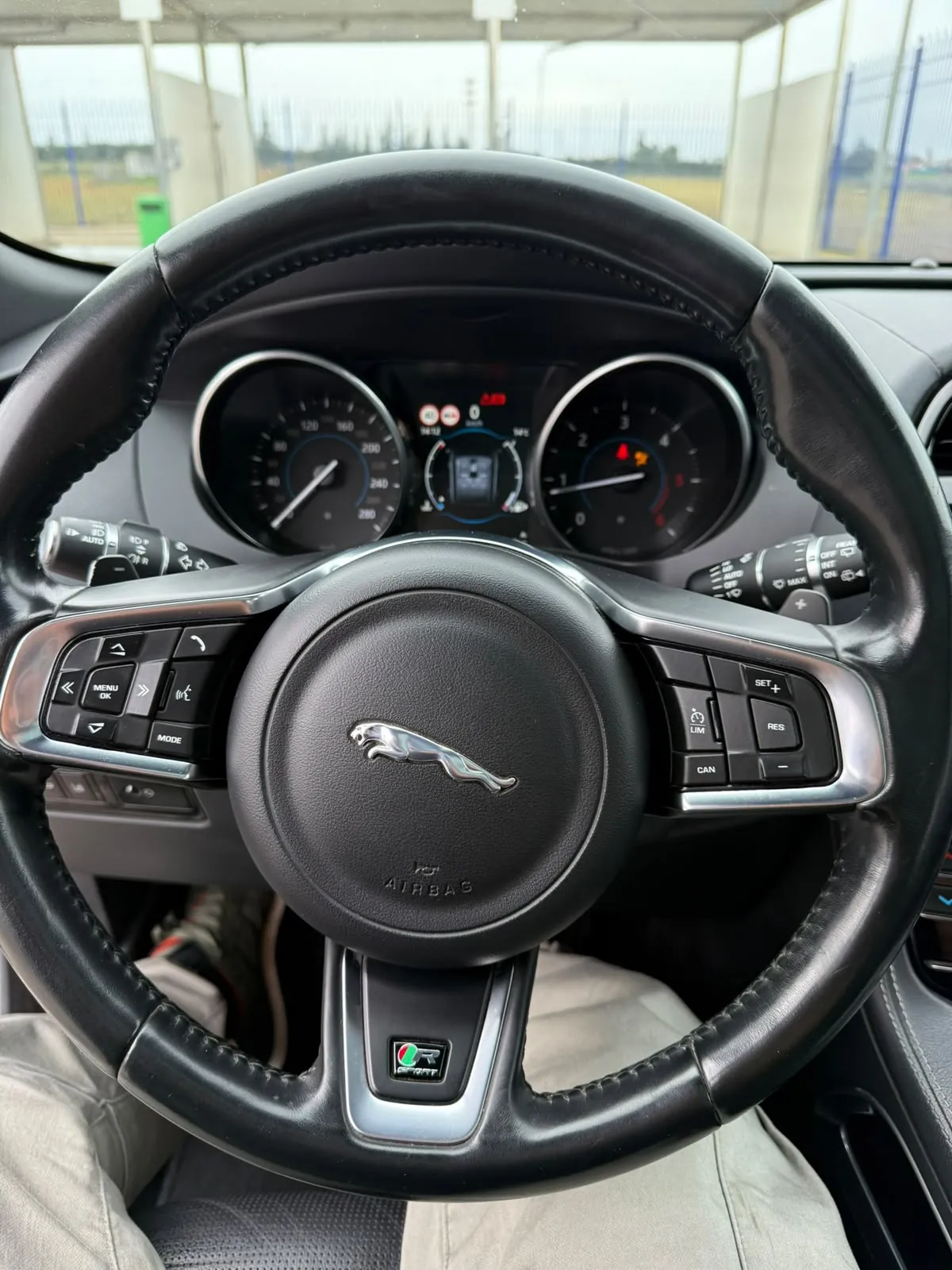 Jaguar F-Pace Jaguar F-PACE 2.0 i4D 120 kW (163 CV) RWD Prestige - AUTOS BEYSANT